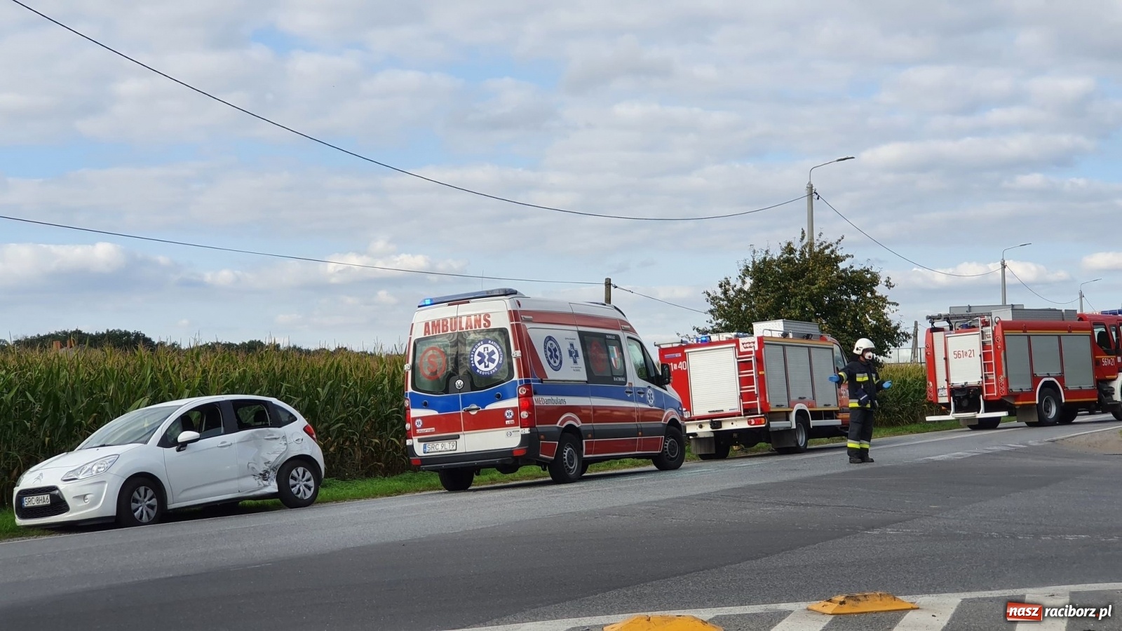 Zdjęcie w galerii na portalu naszraciborz.pl: Zderzenie citroena i renault na Gliwickiej [FOTO] wiadomości z regionu