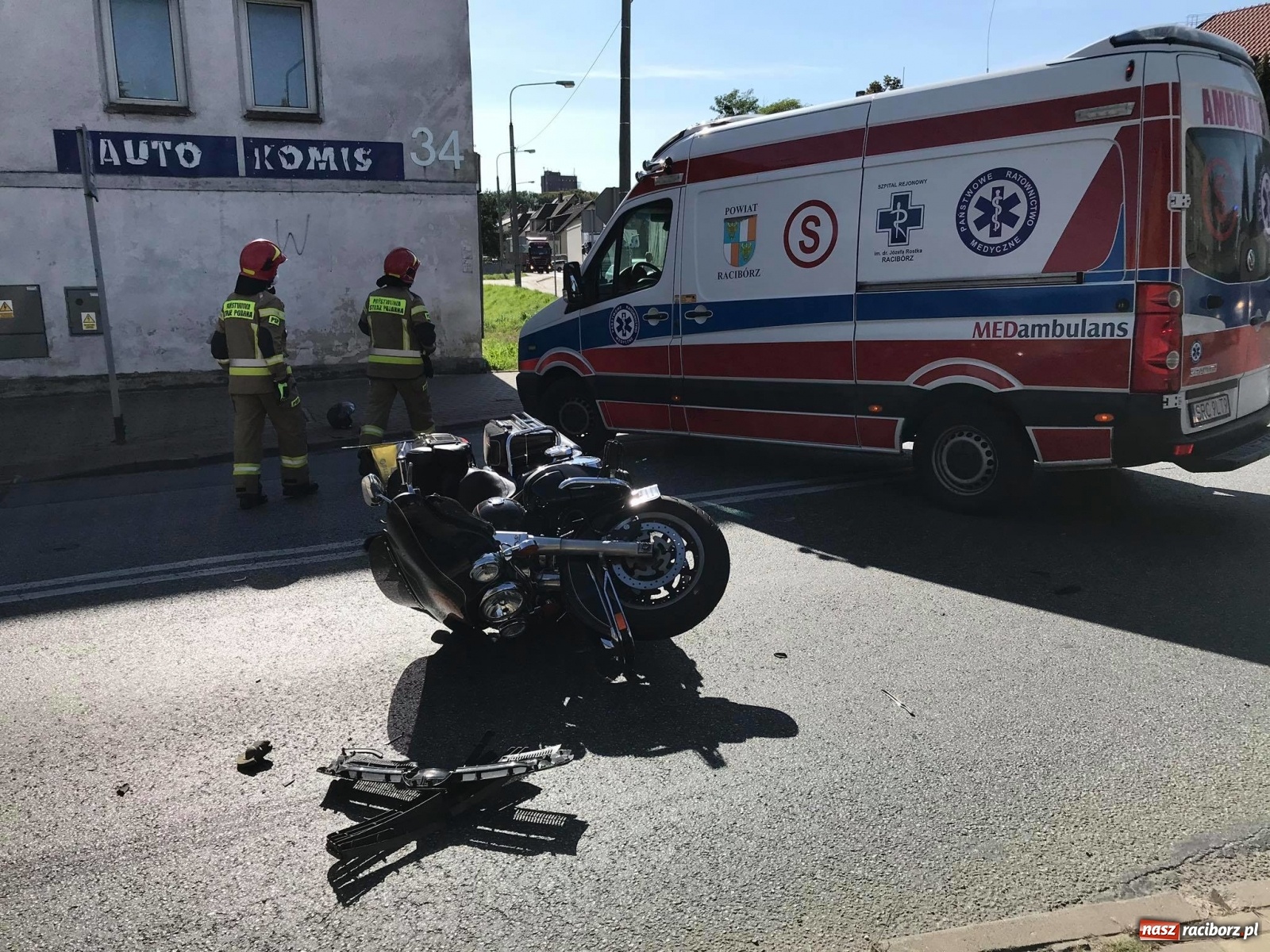 Zdjęcie w galerii na portalu naszraciborz.pl: Zderzenie motocykla z fordem na Głubczyckiej [FOTO] wiadomości z regionu