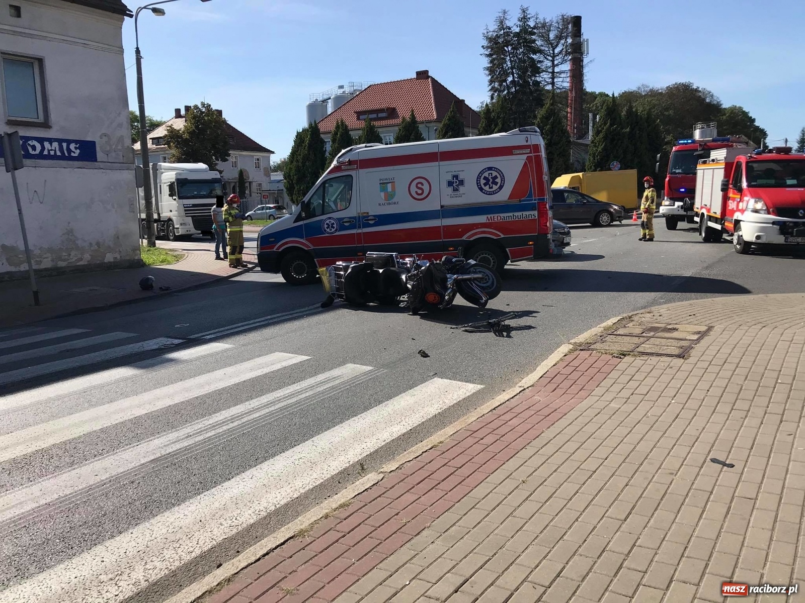 Zdjęcie w galerii na portalu naszraciborz.pl: Zderzenie motocykla z fordem na Głubczyckiej [FOTO] wiadomości z regionu