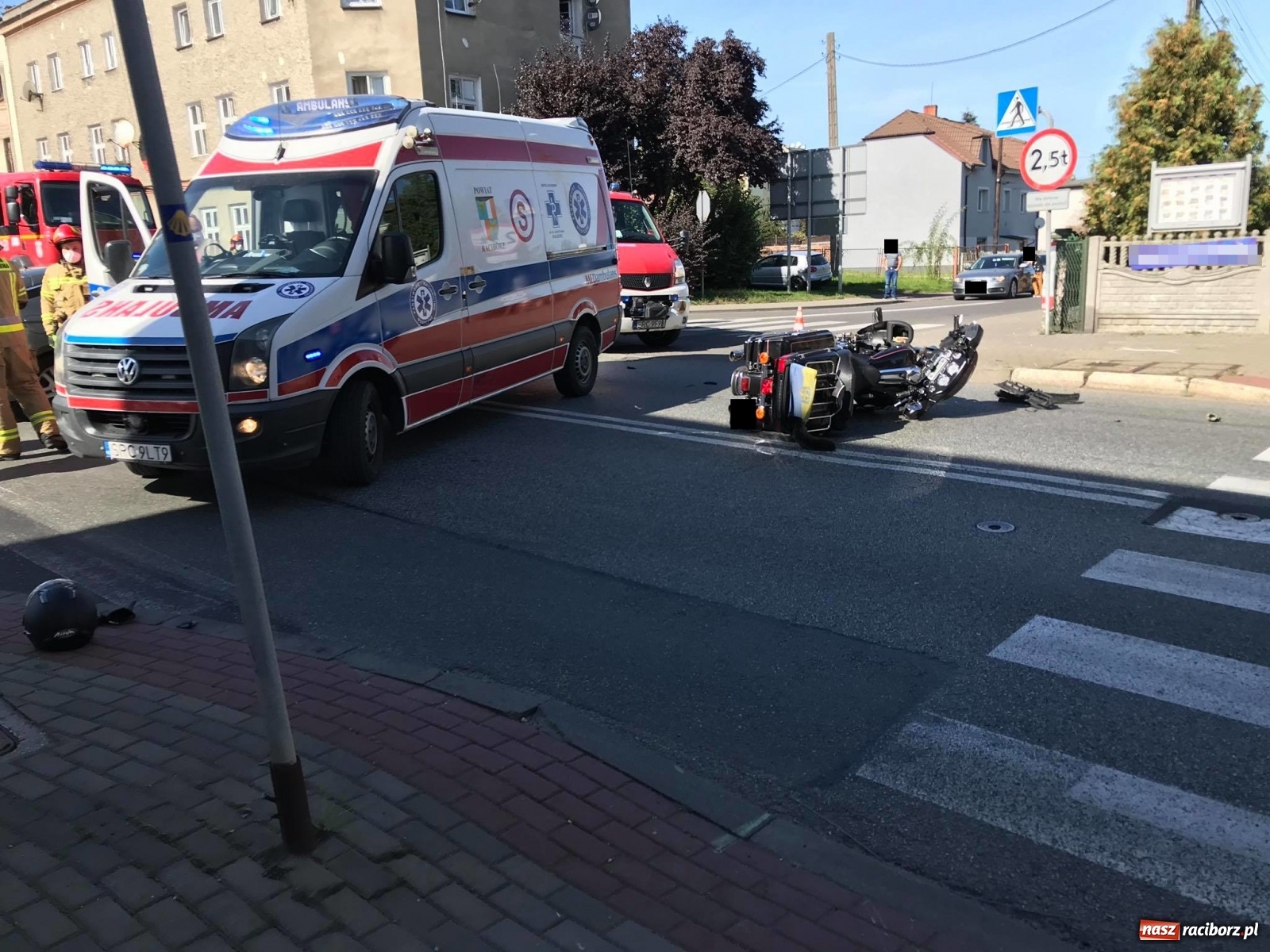 Zdjęcie w galerii na portalu naszraciborz.pl: Zderzenie motocykla z fordem na Głubczyckiej [FOTO] wiadomości z regionu