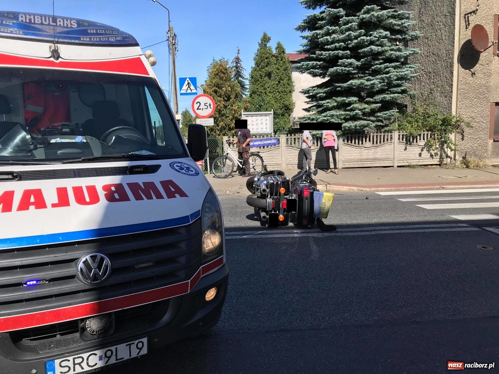 Zdjęcie w galerii na portalu naszraciborz.pl: Zderzenie motocykla z fordem na Głubczyckiej [FOTO] wiadomości z regionu