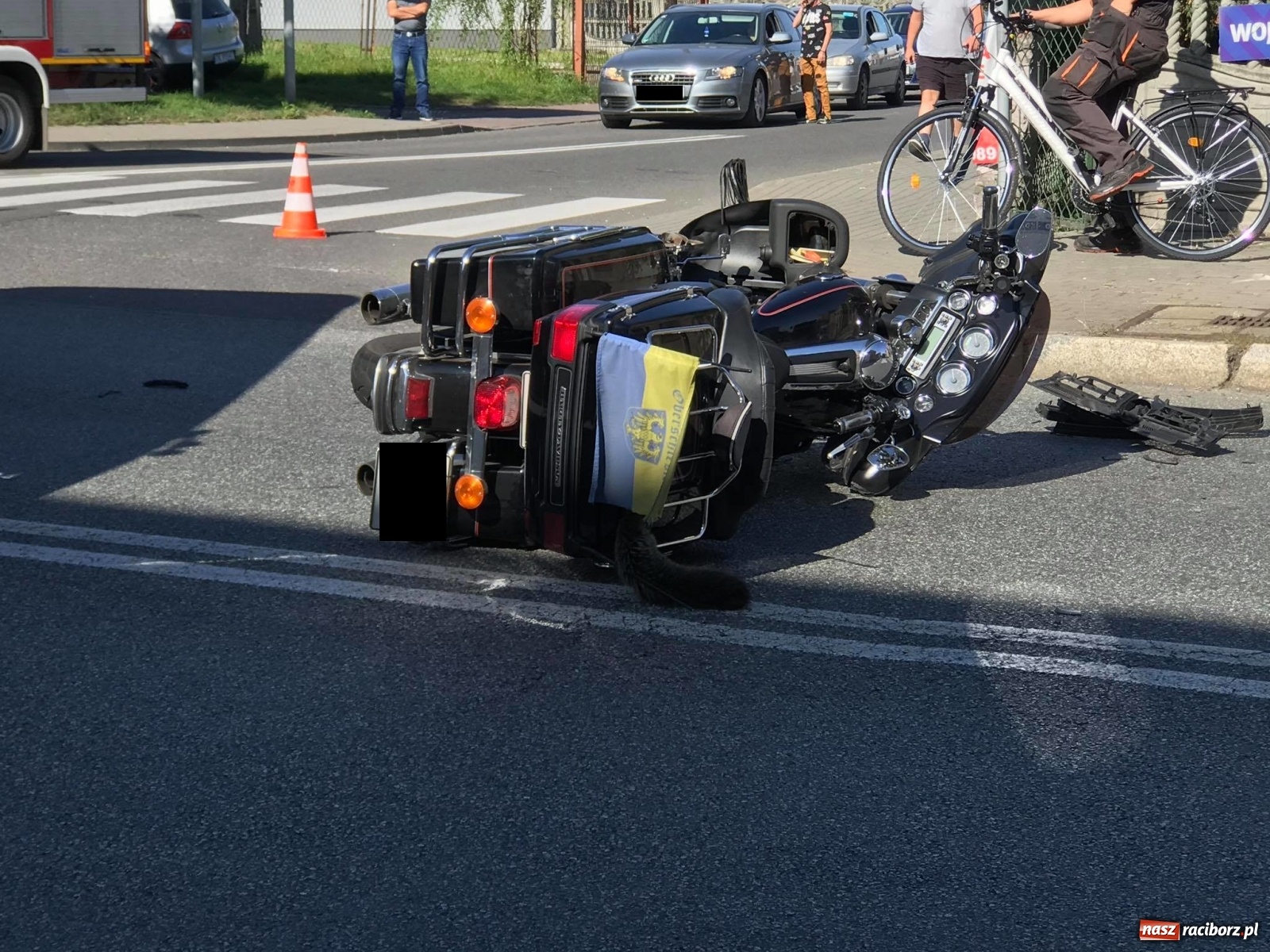 Zdjęcie w galerii na portalu naszraciborz.pl: Zderzenie motocykla z fordem na Głubczyckiej [FOTO] wiadomości z regionu