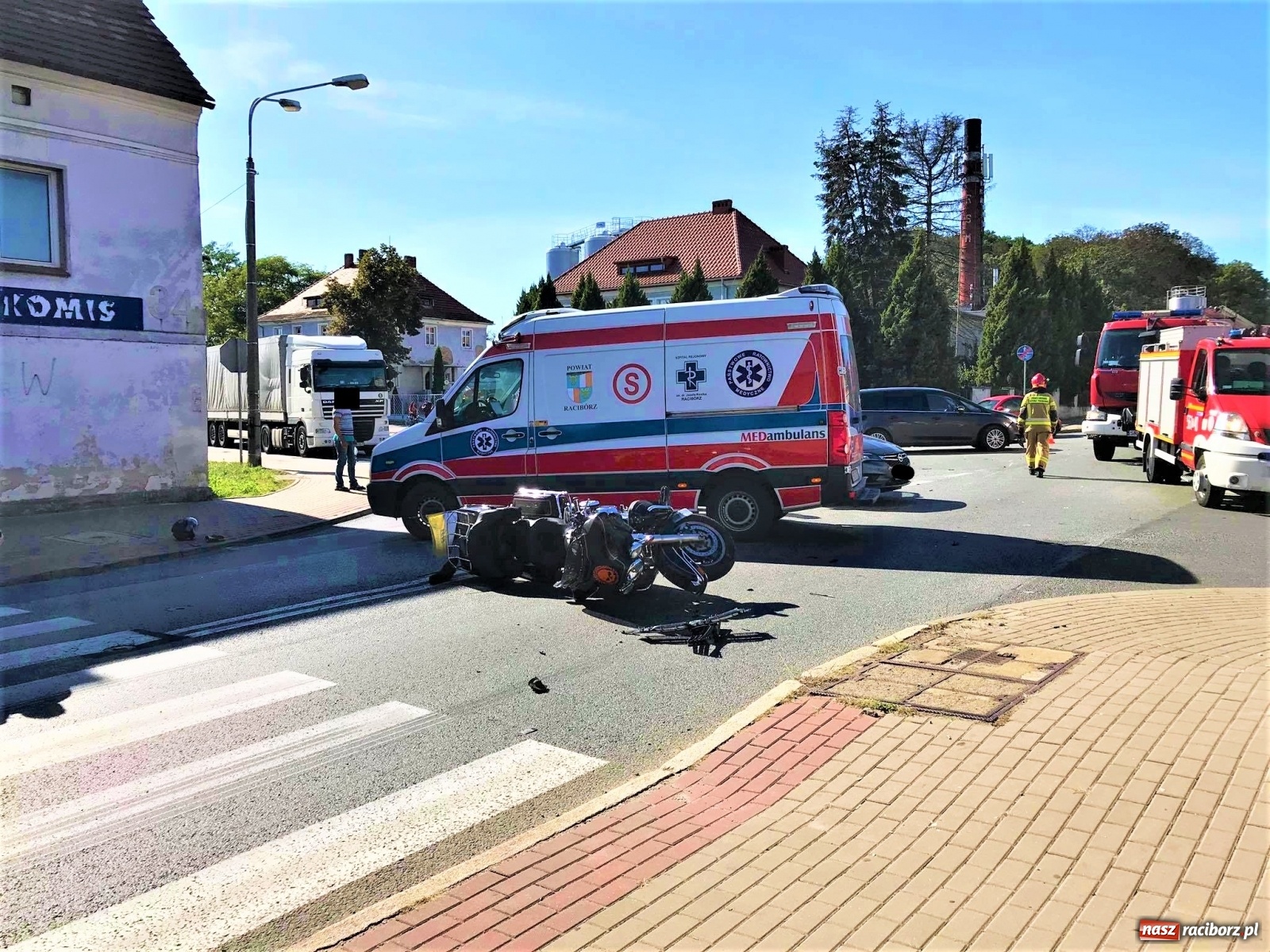 Zdjęcie w galerii na portalu naszraciborz.pl: Zderzenie motocykla z fordem na Głubczyckiej [FOTO] wiadomości z regionu