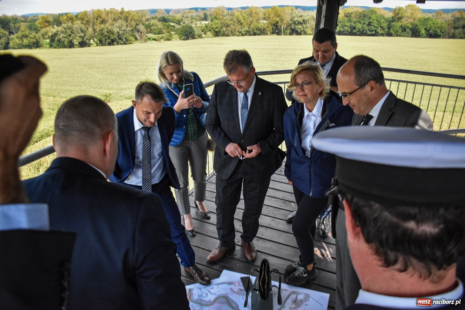 Zdjęcie w galerii na portalu naszraciborz.pl: W Chałupkach rozmawiano o kanale Odra-Dunaj-Łaba  wiadomości z regionu