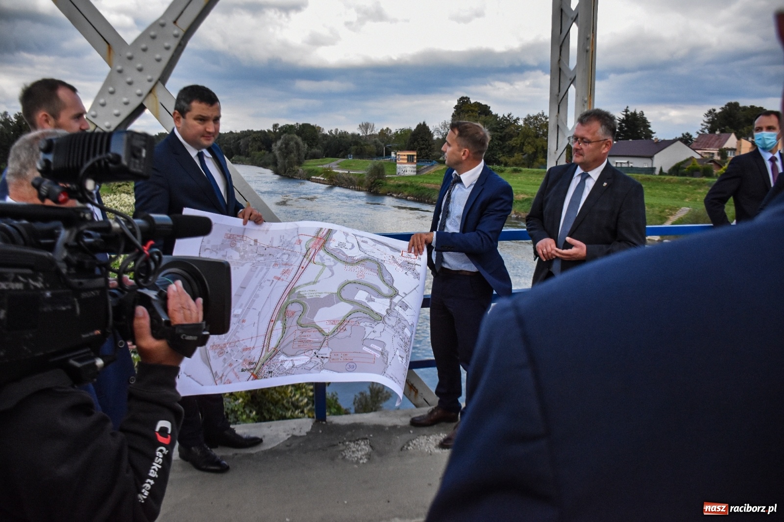 Zdjęcie w galerii na portalu naszraciborz.pl: W Chałupkach rozmawiano o kanale Odra-Dunaj-Łaba  wiadomości z regionu