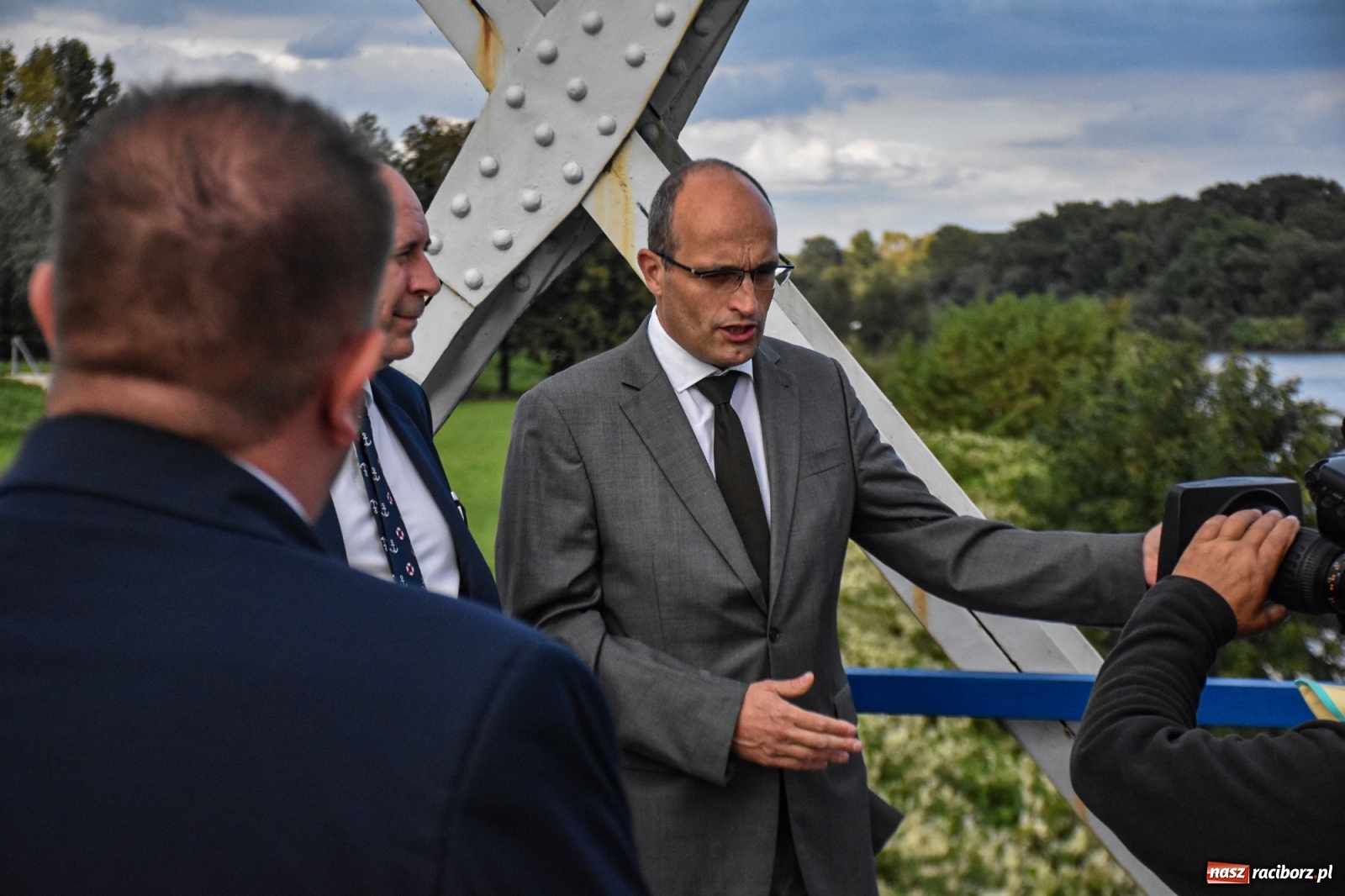 Zdjęcie w galerii na portalu naszraciborz.pl: W Chałupkach rozmawiano o kanale Odra-Dunaj-Łaba  wiadomości z regionu