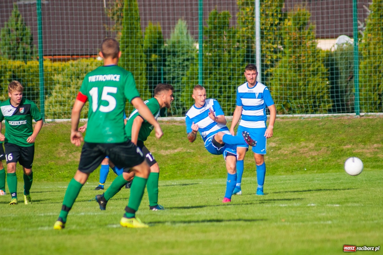 Zdjęcie w galerii na portalu naszraciborz.pl: A klasa. Pierwsza wygrana Startu Pietrowice Wielkie. Chałupki wciąż na dnie [FOTO i WIDEO]  wiadomości z regionu
