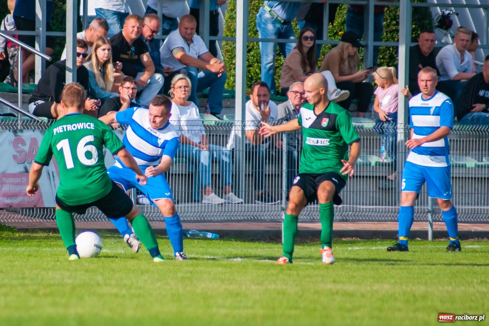 Zdjęcie w galerii na portalu naszraciborz.pl: A klasa. Pierwsza wygrana Startu Pietrowice Wielkie. Chałupki wciąż na dnie [FOTO i WIDEO]  wiadomości z regionu