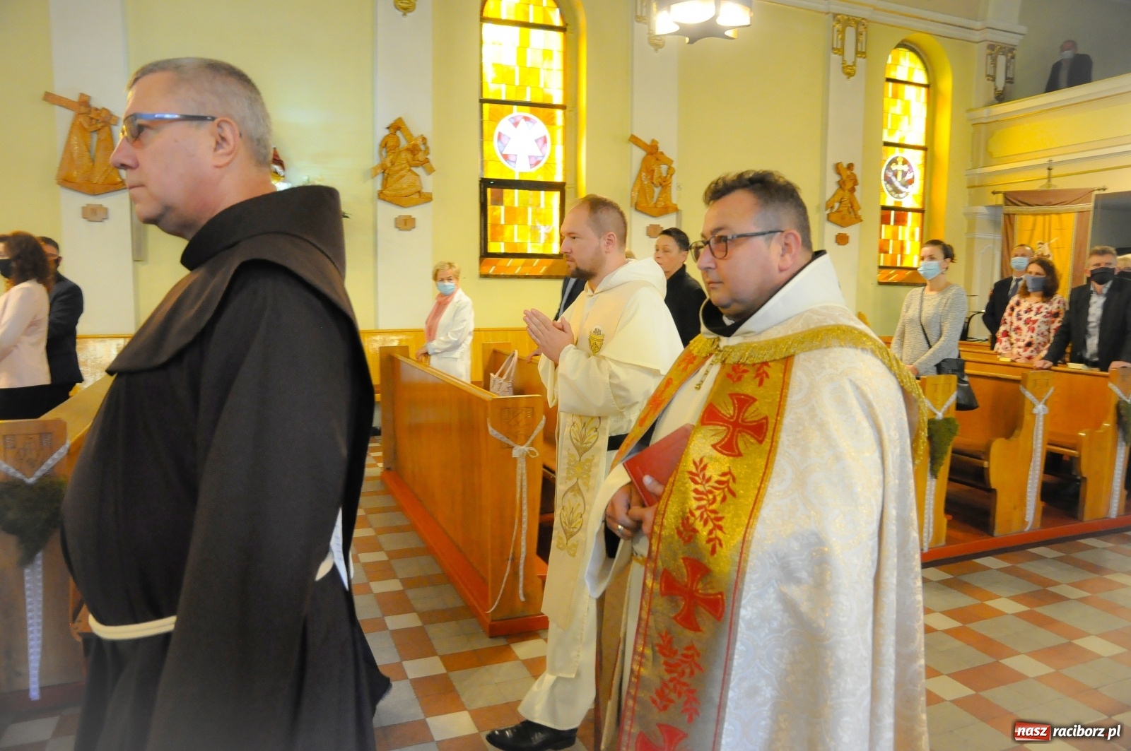 Zdjęcie w galerii na portalu naszraciborz.pl: Dziękuję, że mogłem się od Was uczyć. Prymicje o. Adama Rokosza OP na Płoni [FOTO i WIDEO] wiadomości z regionu
