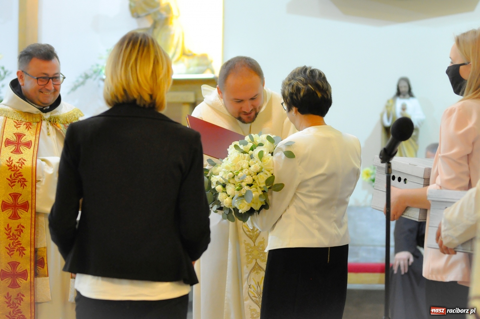 Zdjęcie w galerii na portalu naszraciborz.pl: Dziękuję, że mogłem się od Was uczyć. Prymicje o. Adama Rokosza OP na Płoni [FOTO i WIDEO] wiadomości z regionu