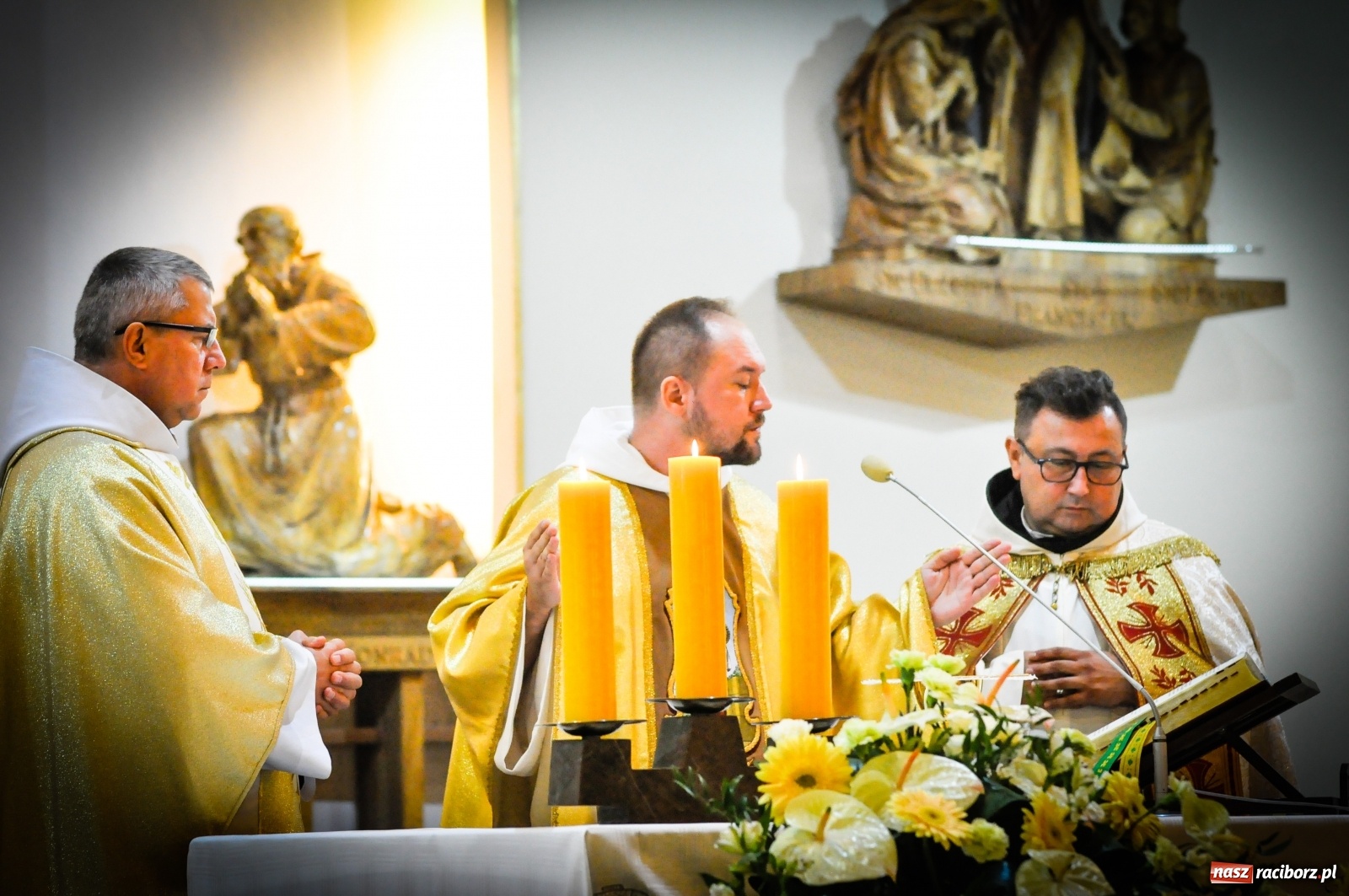 Zdjęcie w galerii na portalu naszraciborz.pl: Dziękuję, że mogłem się od Was uczyć. Prymicje o. Adama Rokosza OP na Płoni [FOTO i WIDEO] wiadomości z regionu