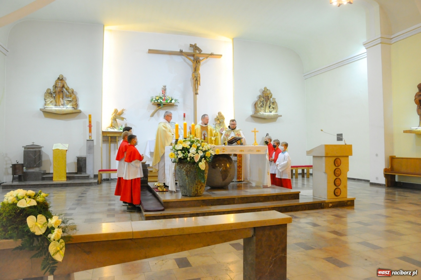 Zdjęcie w galerii na portalu naszraciborz.pl: Dziękuję, że mogłem się od Was uczyć. Prymicje o. Adama Rokosza OP na Płoni [FOTO i WIDEO] wiadomości z regionu
