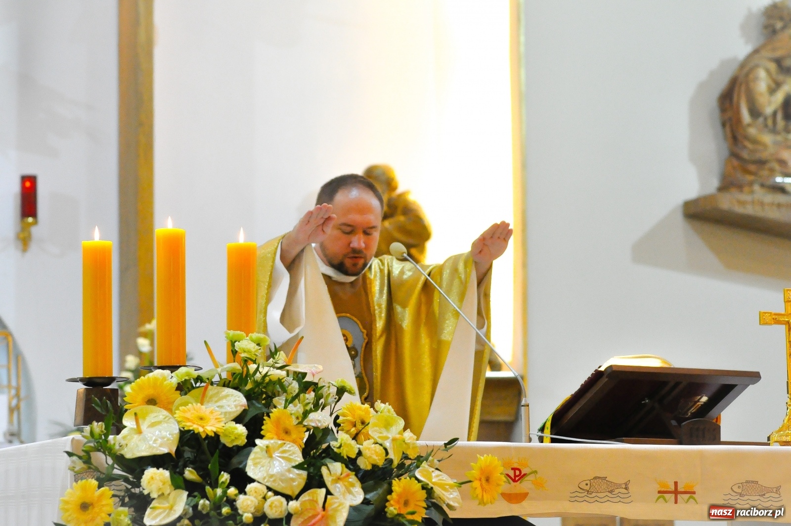 Zdjęcie w galerii na portalu naszraciborz.pl: Dziękuję, że mogłem się od Was uczyć. Prymicje o. Adama Rokosza OP na Płoni [FOTO i WIDEO] wiadomości z regionu