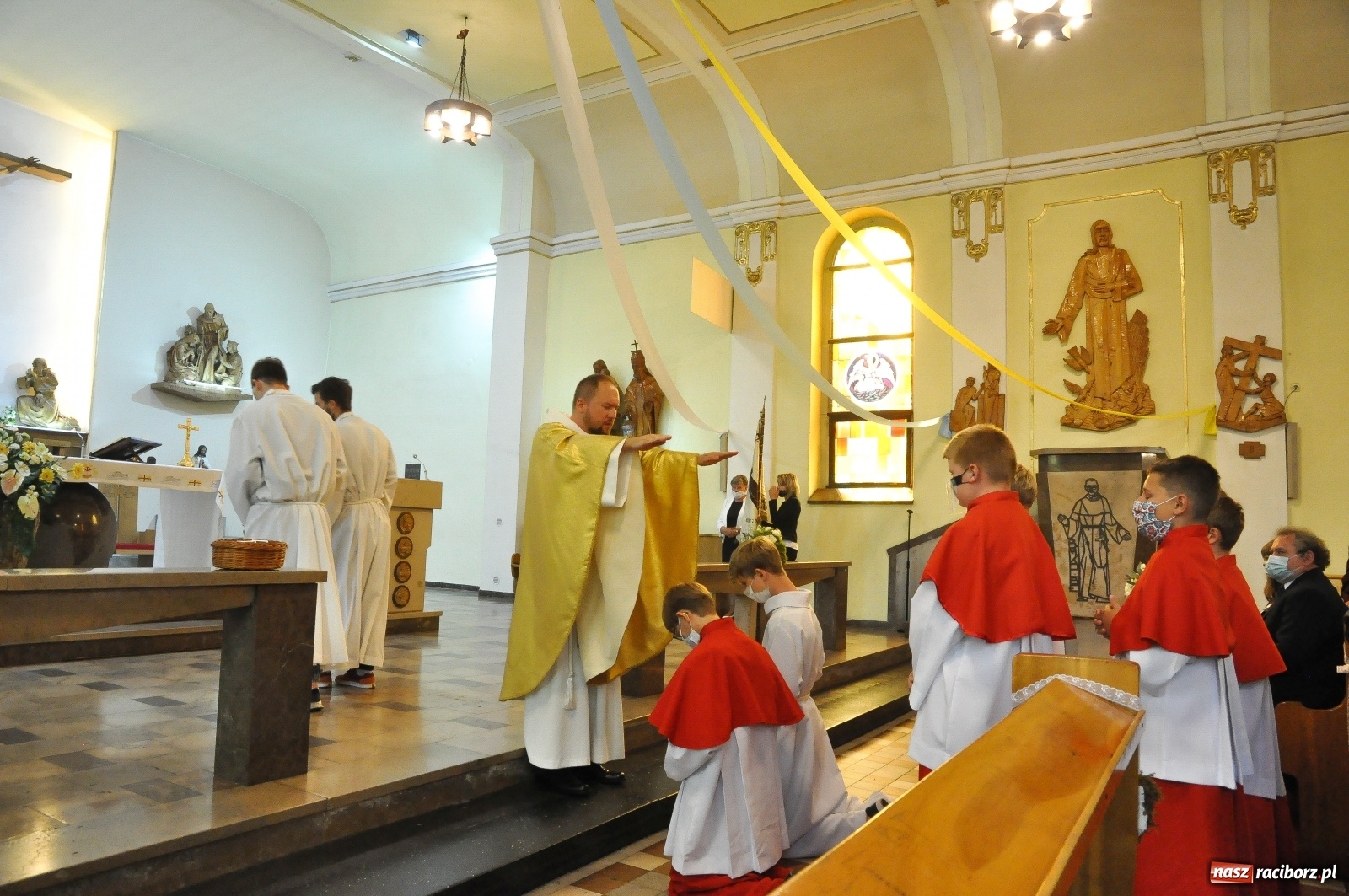 Zdjęcie w galerii na portalu naszraciborz.pl: Dziękuję, że mogłem się od Was uczyć. Prymicje o. Adama Rokosza OP na Płoni [FOTO i WIDEO] wiadomości z regionu