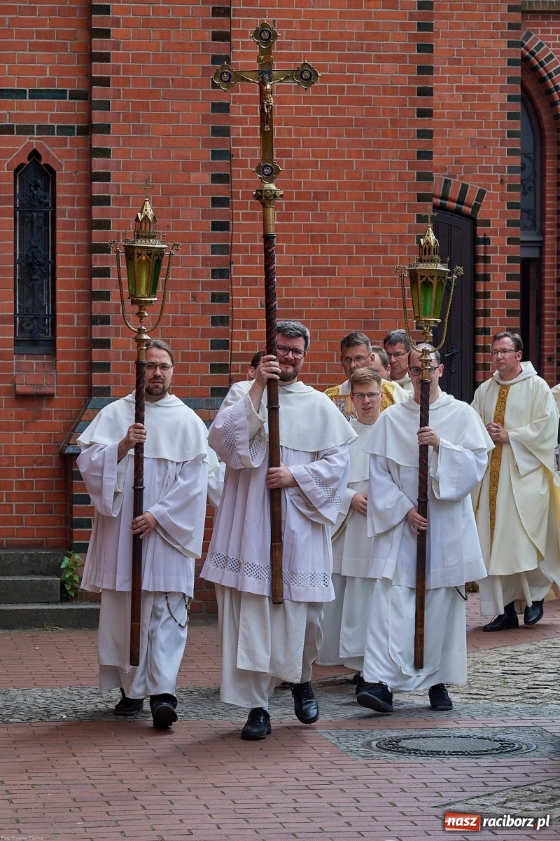 Zdjęcie w galerii na portalu naszraciborz.pl: Dziękuję, że mogłem się od Was uczyć. Prymicje o. Adama Rokosza OP na Płoni [FOTO i WIDEO] wiadomości z regionu