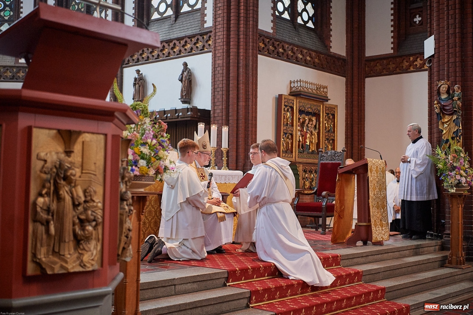 Zdjęcie w galerii na portalu naszraciborz.pl: Dziękuję, że mogłem się od Was uczyć. Prymicje o. Adama Rokosza OP na Płoni [FOTO i WIDEO] wiadomości z regionu