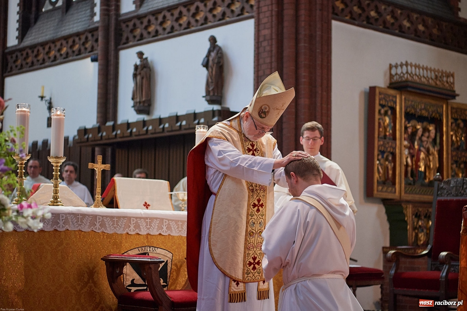 Zdjęcie w galerii na portalu naszraciborz.pl: Dziękuję, że mogłem się od Was uczyć. Prymicje o. Adama Rokosza OP na Płoni [FOTO i WIDEO] wiadomości z regionu