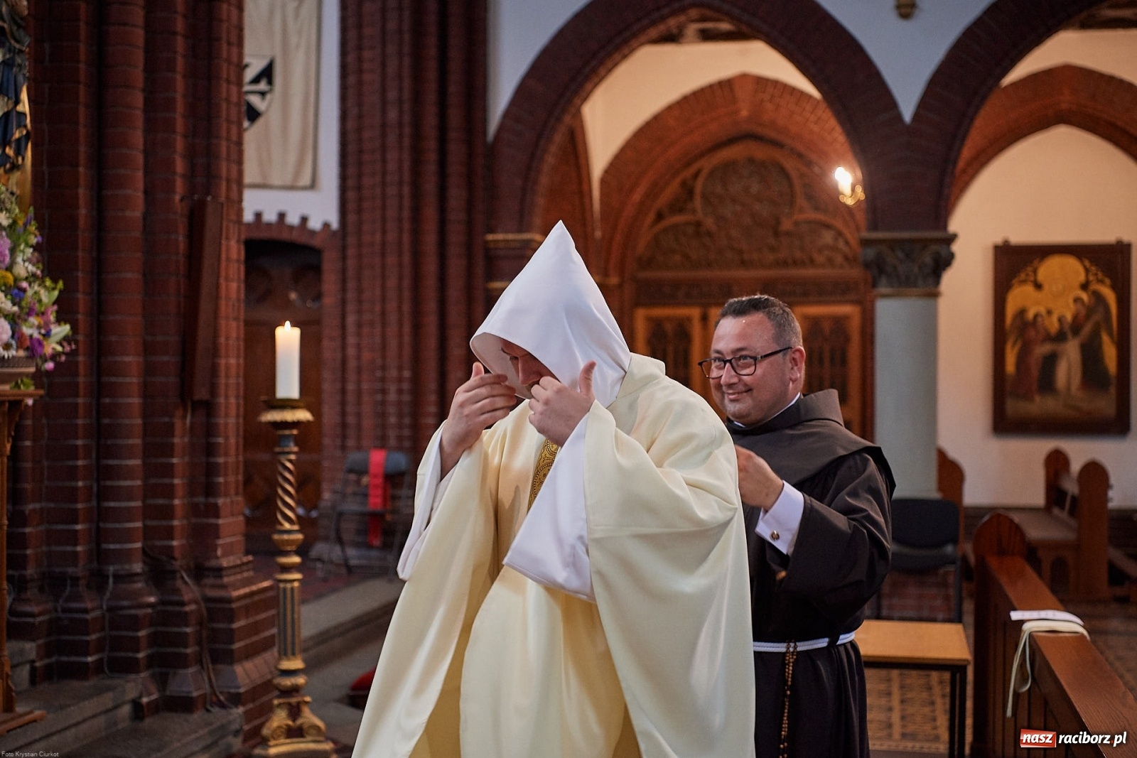 Zdjęcie w galerii na portalu naszraciborz.pl: Dziękuję, że mogłem się od Was uczyć. Prymicje o. Adama Rokosza OP na Płoni [FOTO i WIDEO] wiadomości z regionu