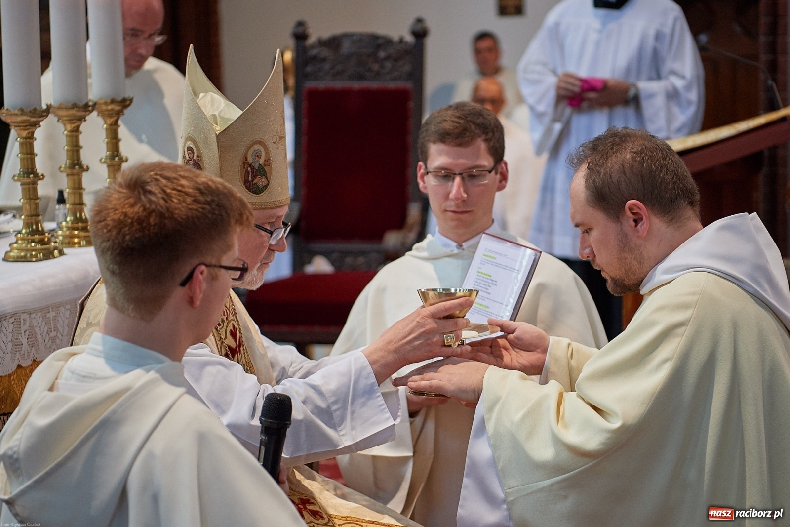 Zdjęcie w galerii na portalu naszraciborz.pl: Dziękuję, że mogłem się od Was uczyć. Prymicje o. Adama Rokosza OP na Płoni [FOTO i WIDEO] wiadomości z regionu