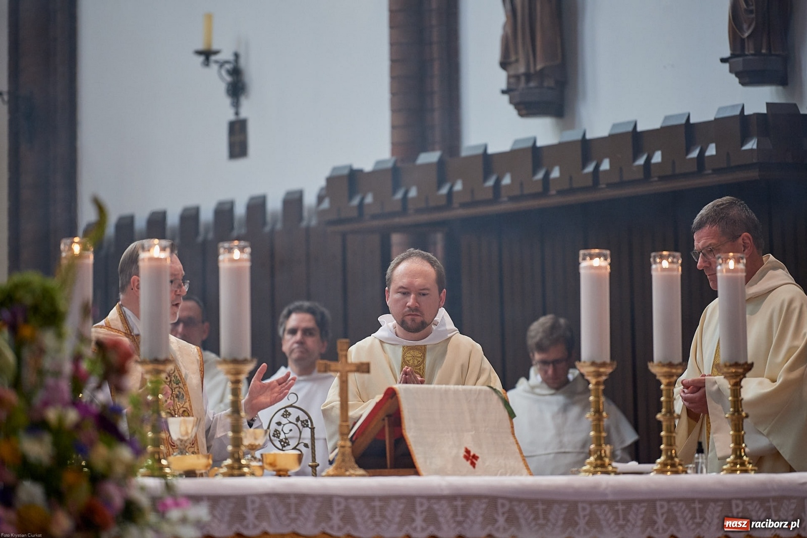 Zdjęcie w galerii na portalu naszraciborz.pl: Dziękuję, że mogłem się od Was uczyć. Prymicje o. Adama Rokosza OP na Płoni [FOTO i WIDEO] wiadomości z regionu