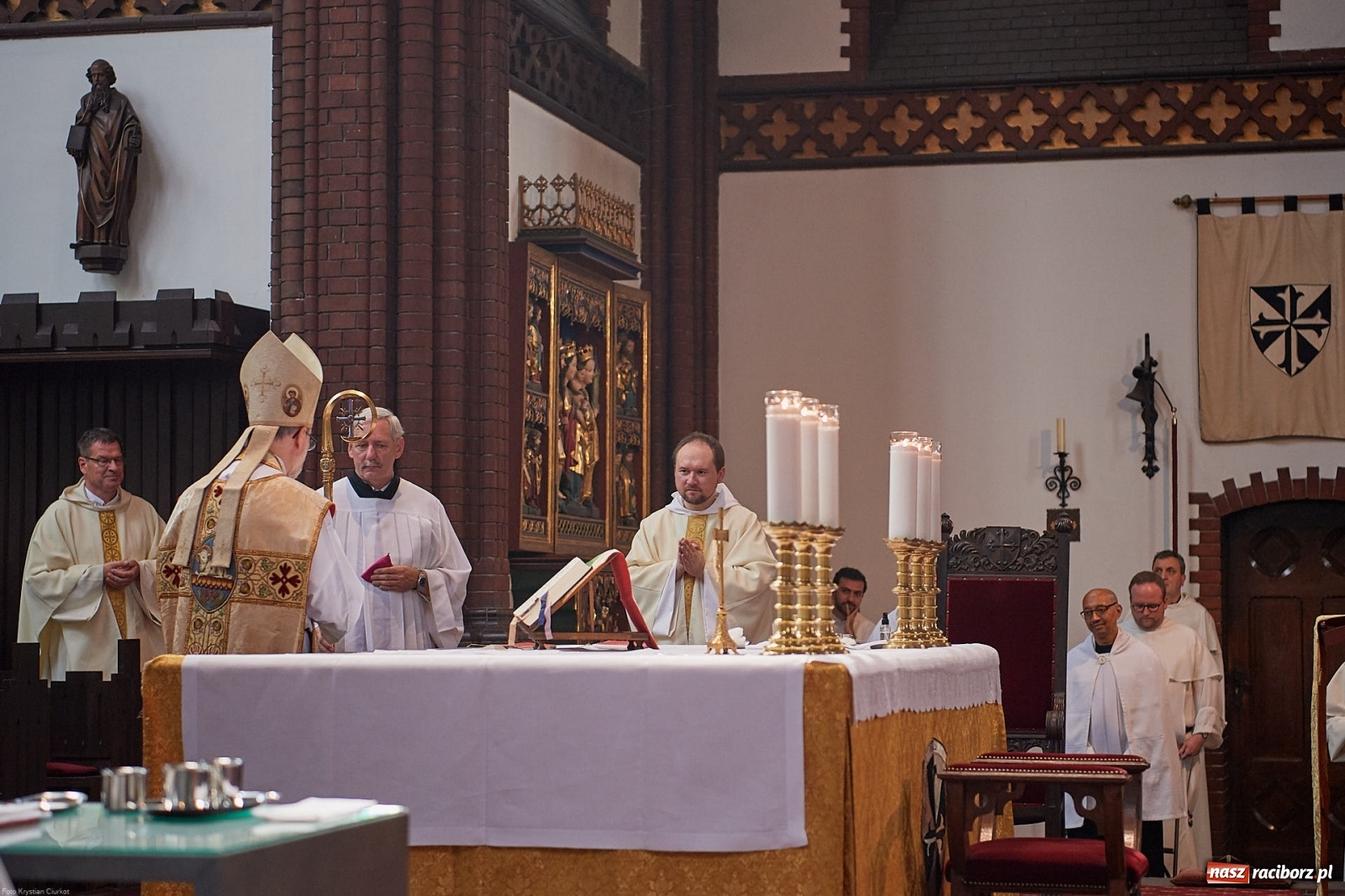 Zdjęcie w galerii na portalu naszraciborz.pl: Dziękuję, że mogłem się od Was uczyć. Prymicje o. Adama Rokosza OP na Płoni [FOTO i WIDEO] wiadomości z regionu