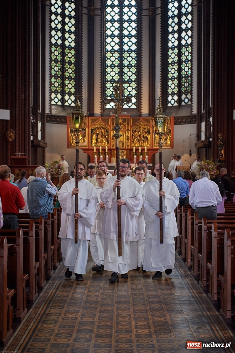 Zdjęcie w galerii na portalu naszraciborz.pl: Dziękuję, że mogłem się od Was uczyć. Prymicje o. Adama Rokosza OP na Płoni [FOTO i WIDEO] wiadomości z regionu