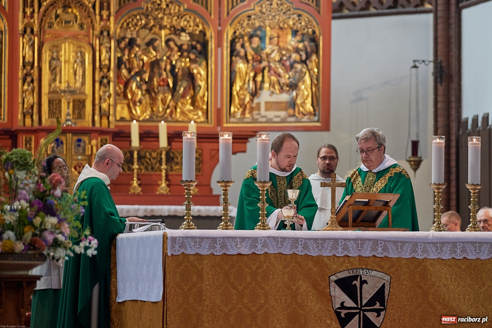 Zdjęcie w galerii na portalu naszraciborz.pl: Dziękuję, że mogłem się od Was uczyć. Prymicje o. Adama Rokosza OP na Płoni [FOTO i WIDEO] wiadomości z regionu