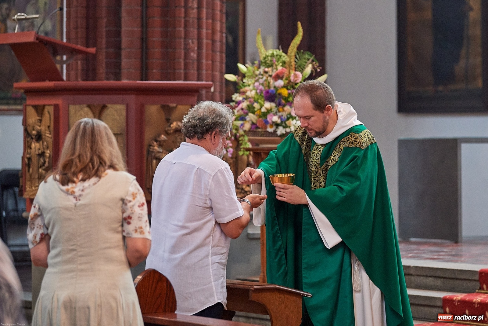 Zdjęcie w galerii na portalu naszraciborz.pl: Dziękuję, że mogłem się od Was uczyć. Prymicje o. Adama Rokosza OP na Płoni [FOTO i WIDEO] wiadomości z regionu