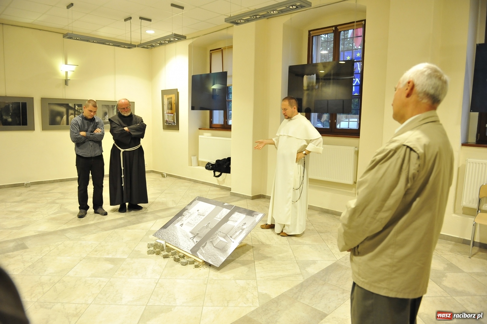 Zdjęcie w galerii na portalu naszraciborz.pl: Dziękuję, że mogłem się od Was uczyć. Prymicje o. Adama Rokosza OP na Płoni [FOTO i WIDEO] wiadomości z regionu