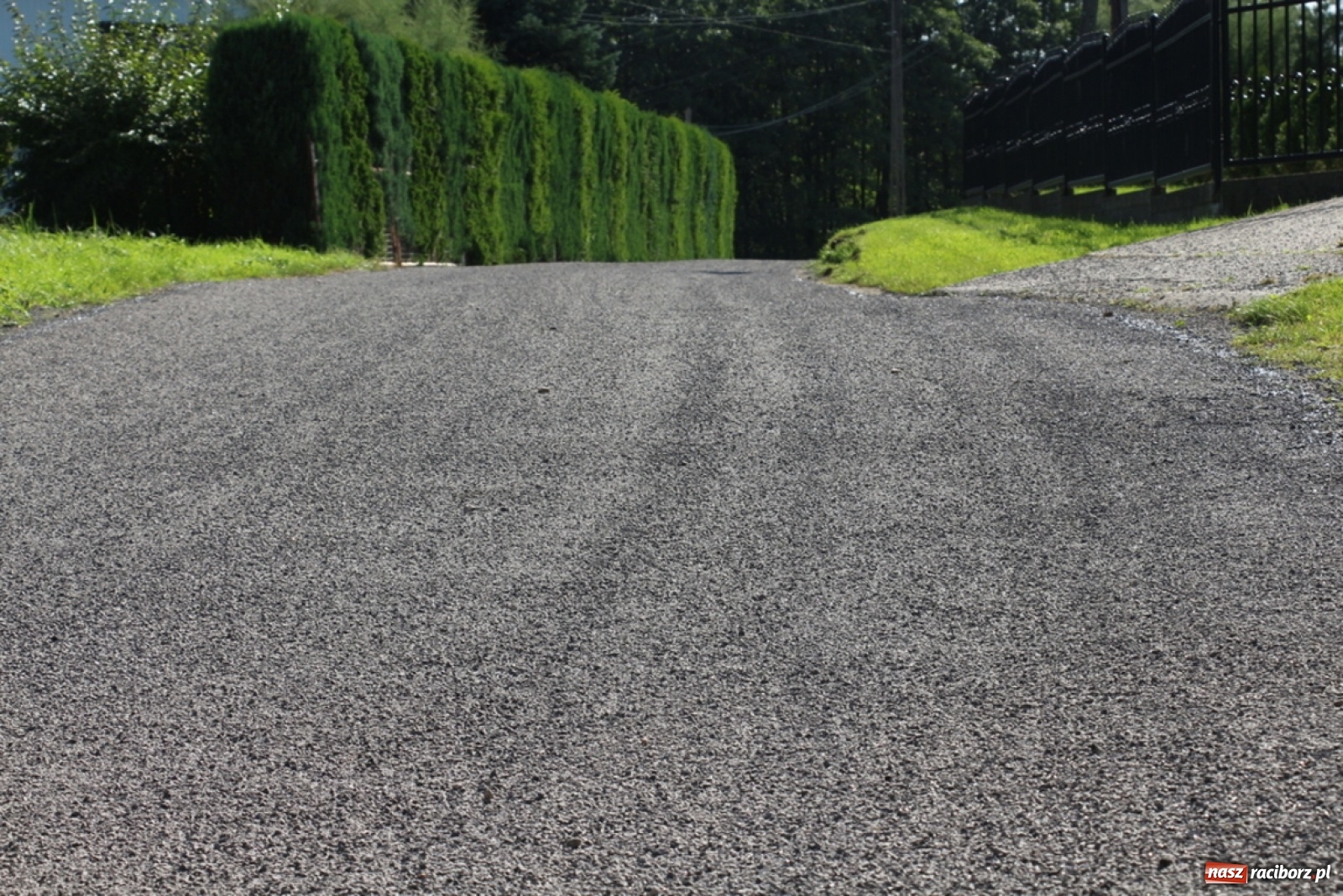 Zdjęcie w galerii na portalu naszraciborz.pl: Gmina Kornowac przedłuża żywotność dróg wiadomości z regionu