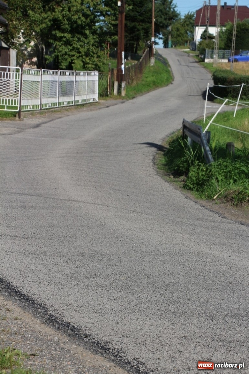 Zdjęcie w galerii na portalu naszraciborz.pl: Gmina Kornowac przedłuża żywotność dróg wiadomości z regionu