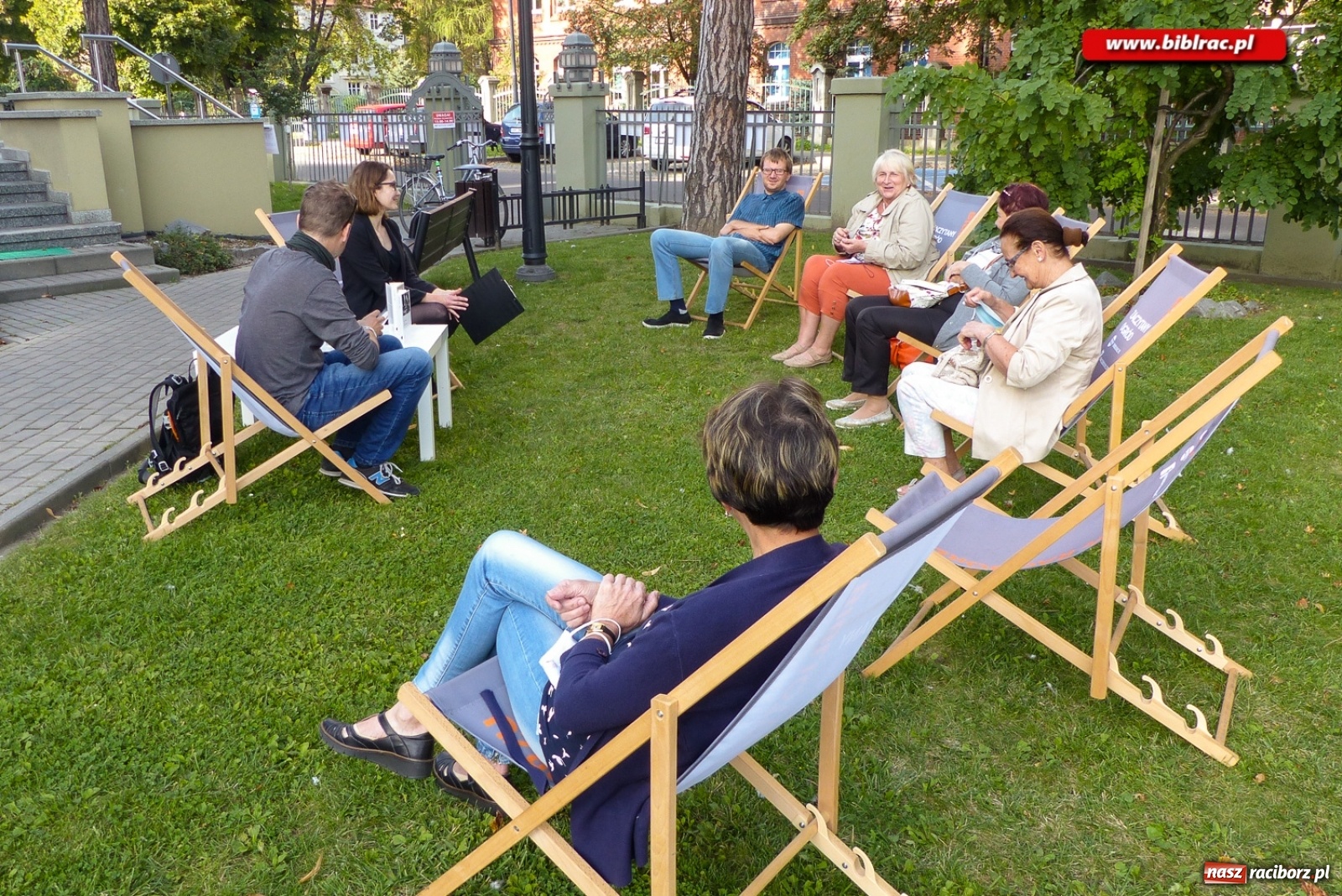 Zdjęcie w galerii na portalu naszraciborz.pl: Krajobraz bocznych dróg. Adam Robiński gościem biblioteki [FOTO] wiadomości z regionu