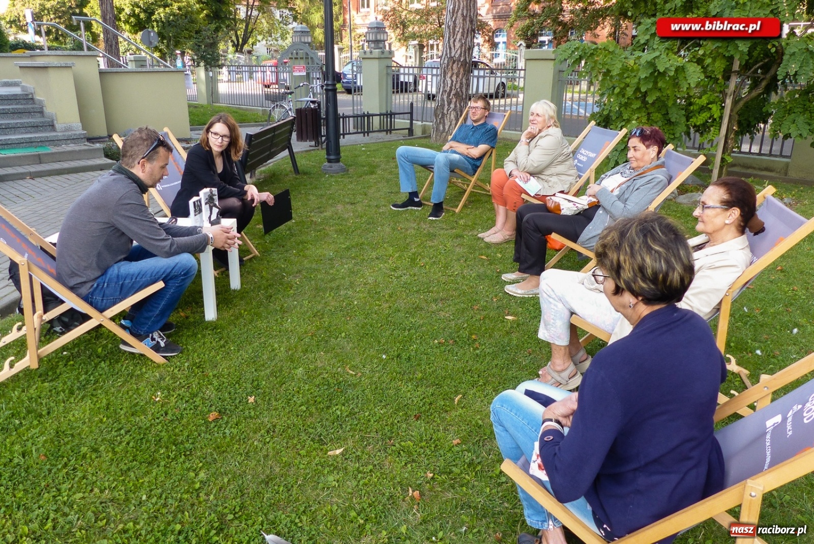 Zdjęcie w galerii na portalu naszraciborz.pl: Krajobraz bocznych dróg. Adam Robiński gościem biblioteki [FOTO] wiadomości z regionu
