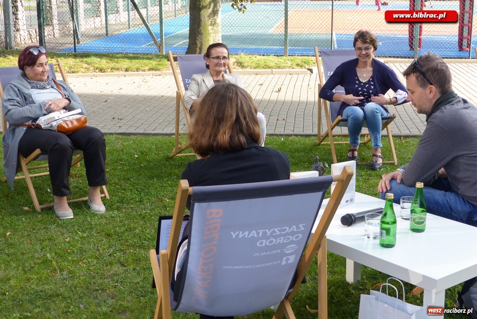 Zdjęcie w galerii na portalu naszraciborz.pl: Krajobraz bocznych dróg. Adam Robiński gościem biblioteki [FOTO] wiadomości z regionu