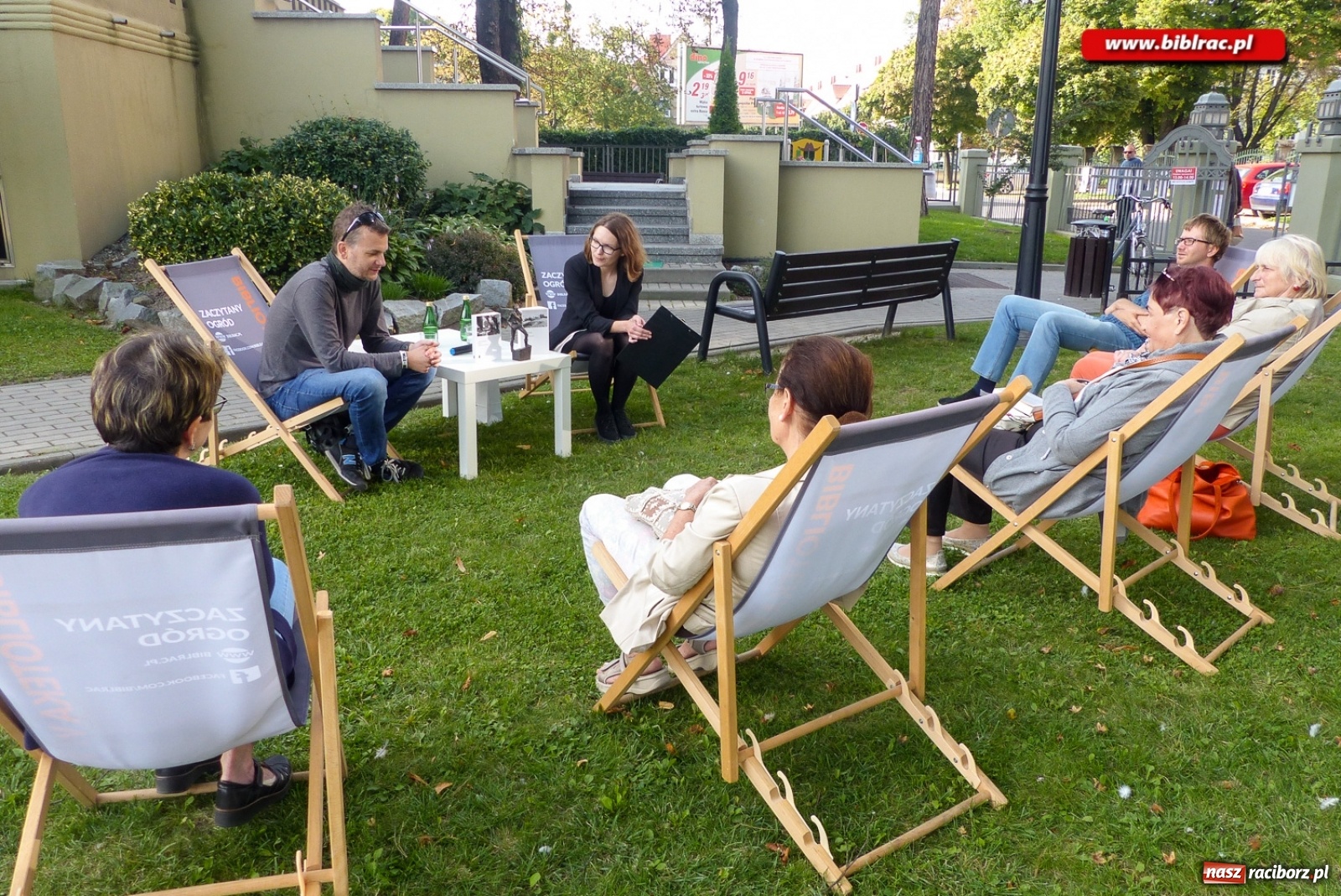 Zdjęcie w galerii na portalu naszraciborz.pl: Krajobraz bocznych dróg. Adam Robiński gościem biblioteki [FOTO] wiadomości z regionu