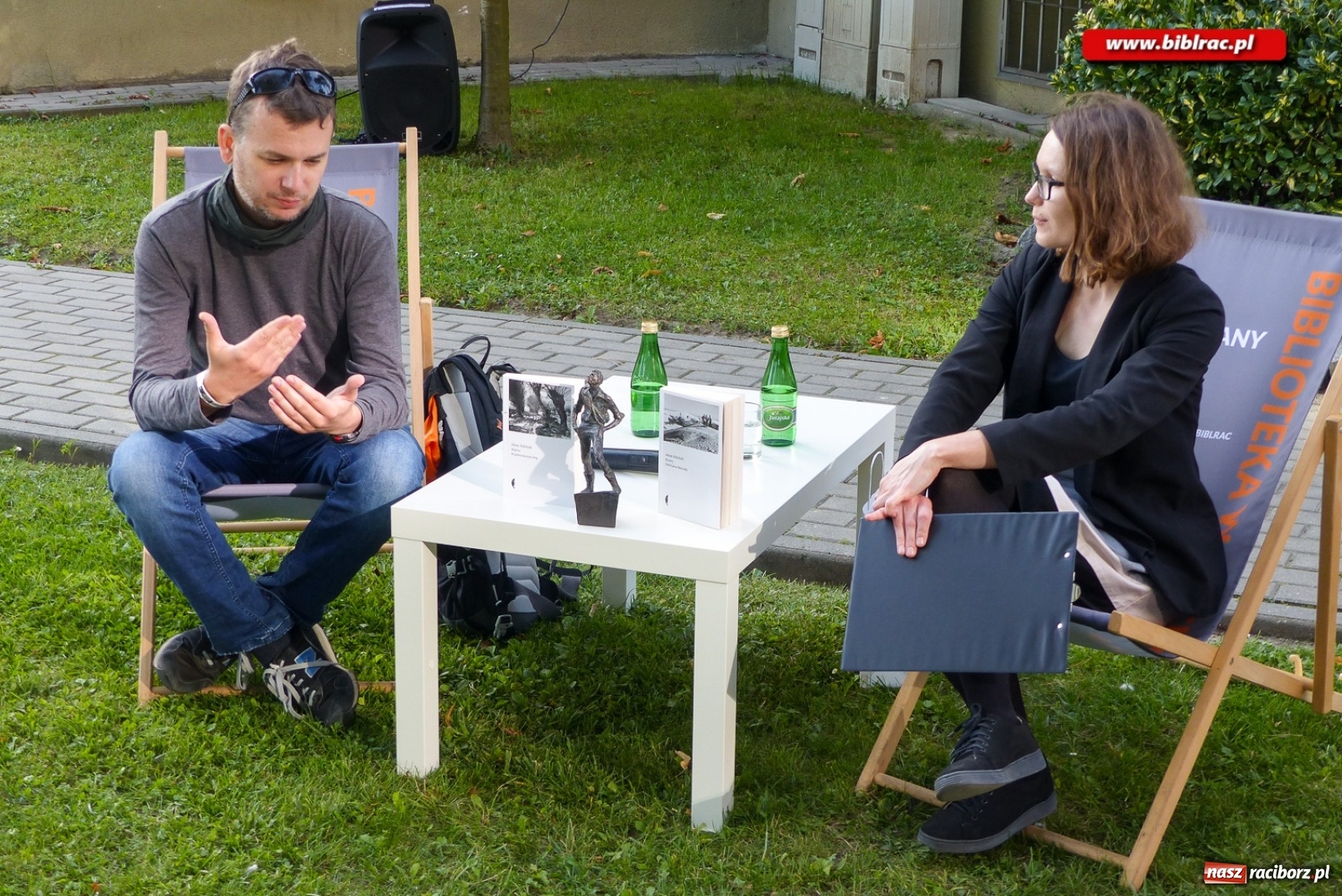 Zdjęcie w galerii na portalu naszraciborz.pl: Krajobraz bocznych dróg. Adam Robiński gościem biblioteki [FOTO] wiadomości z regionu