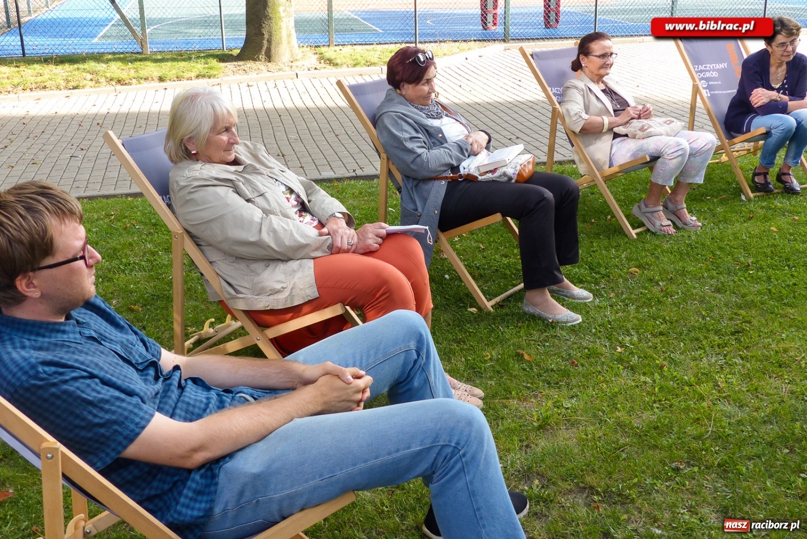 Zdjęcie w galerii na portalu naszraciborz.pl: Krajobraz bocznych dróg. Adam Robiński gościem biblioteki [FOTO] wiadomości z regionu