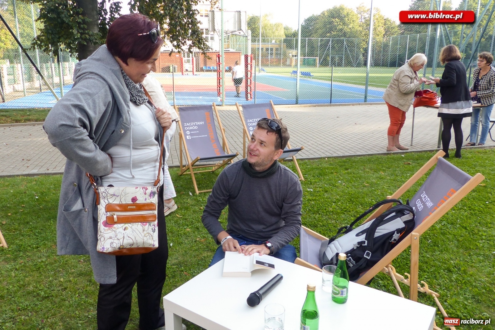 Zdjęcie w galerii na portalu naszraciborz.pl: Krajobraz bocznych dróg. Adam Robiński gościem biblioteki [FOTO] wiadomości z regionu