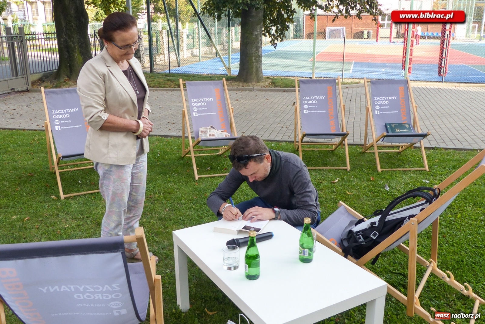 Zdjęcie w galerii na portalu naszraciborz.pl: Krajobraz bocznych dróg. Adam Robiński gościem biblioteki [FOTO] wiadomości z regionu