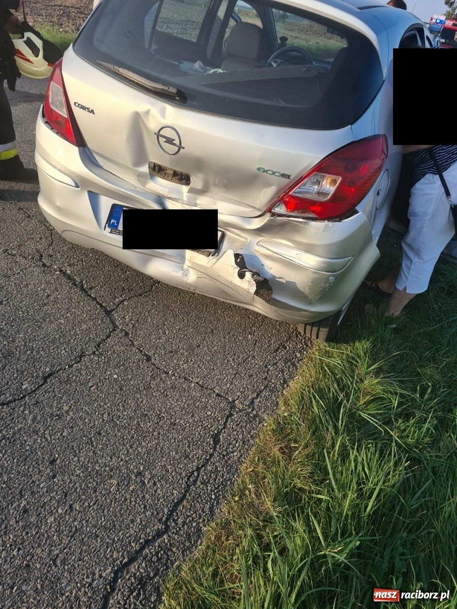 Zdjęcie w galerii na portalu naszraciborz.pl: Kolizja na Korczaka. Astra najechała na tył corsy wiadomości z regionu