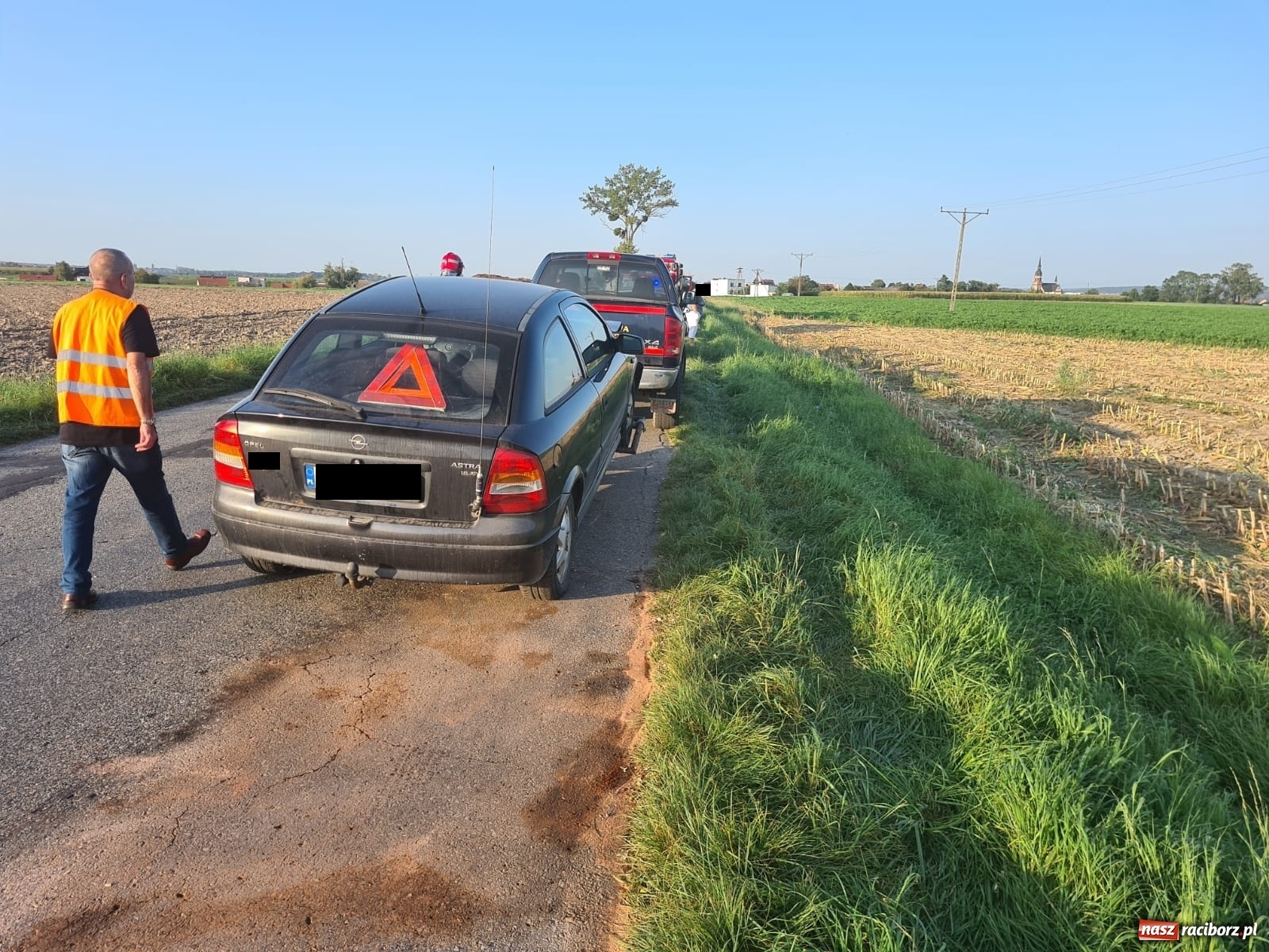 Zdjęcie w galerii na portalu naszraciborz.pl: Kolizja na Korczaka. Astra najechała na tył corsy wiadomości z regionu