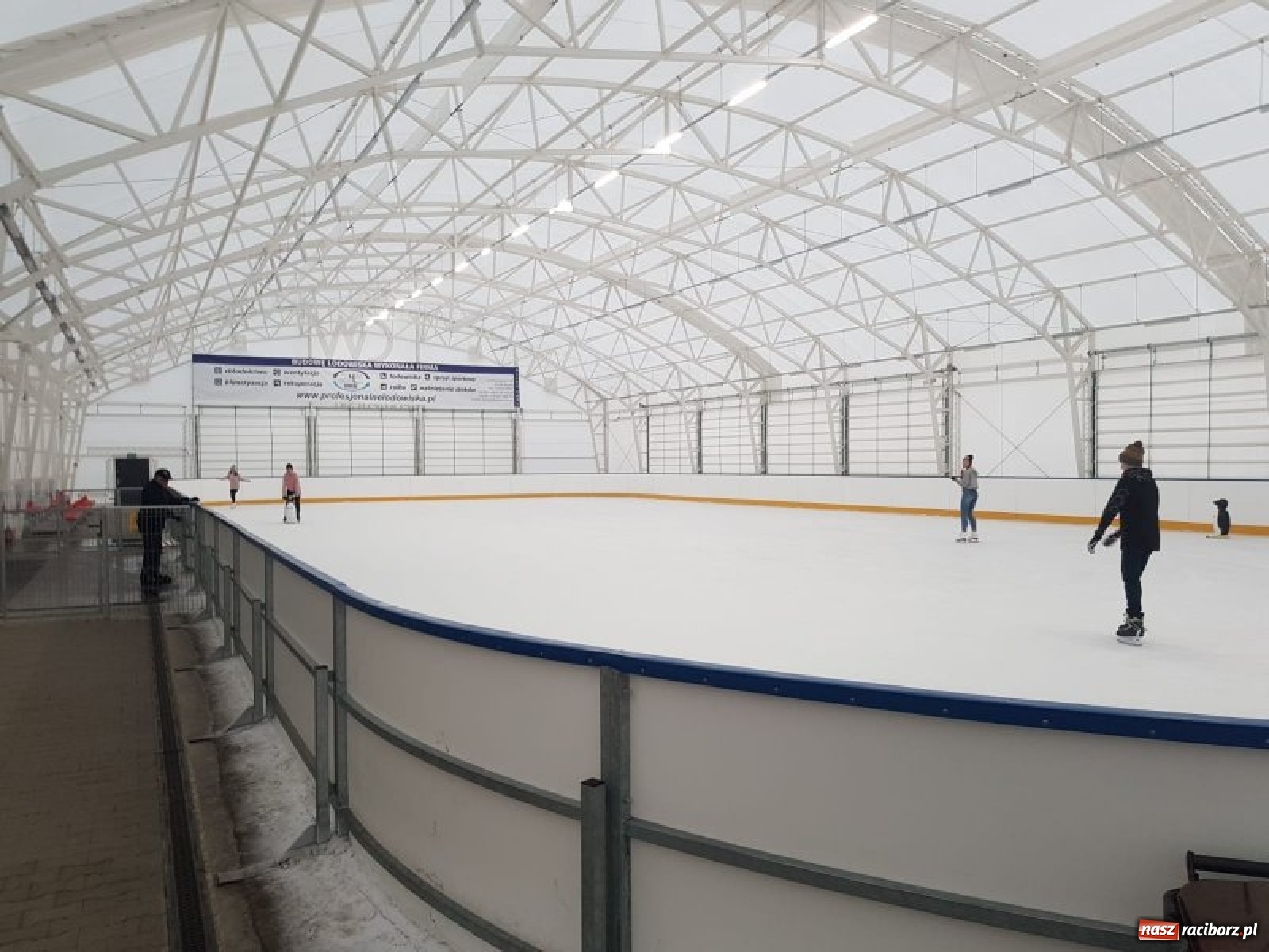 Zdjęcie w galerii na portalu naszraciborz.pl: Nowe lodowisko już od grudnia 2021 wiadomości z regionu