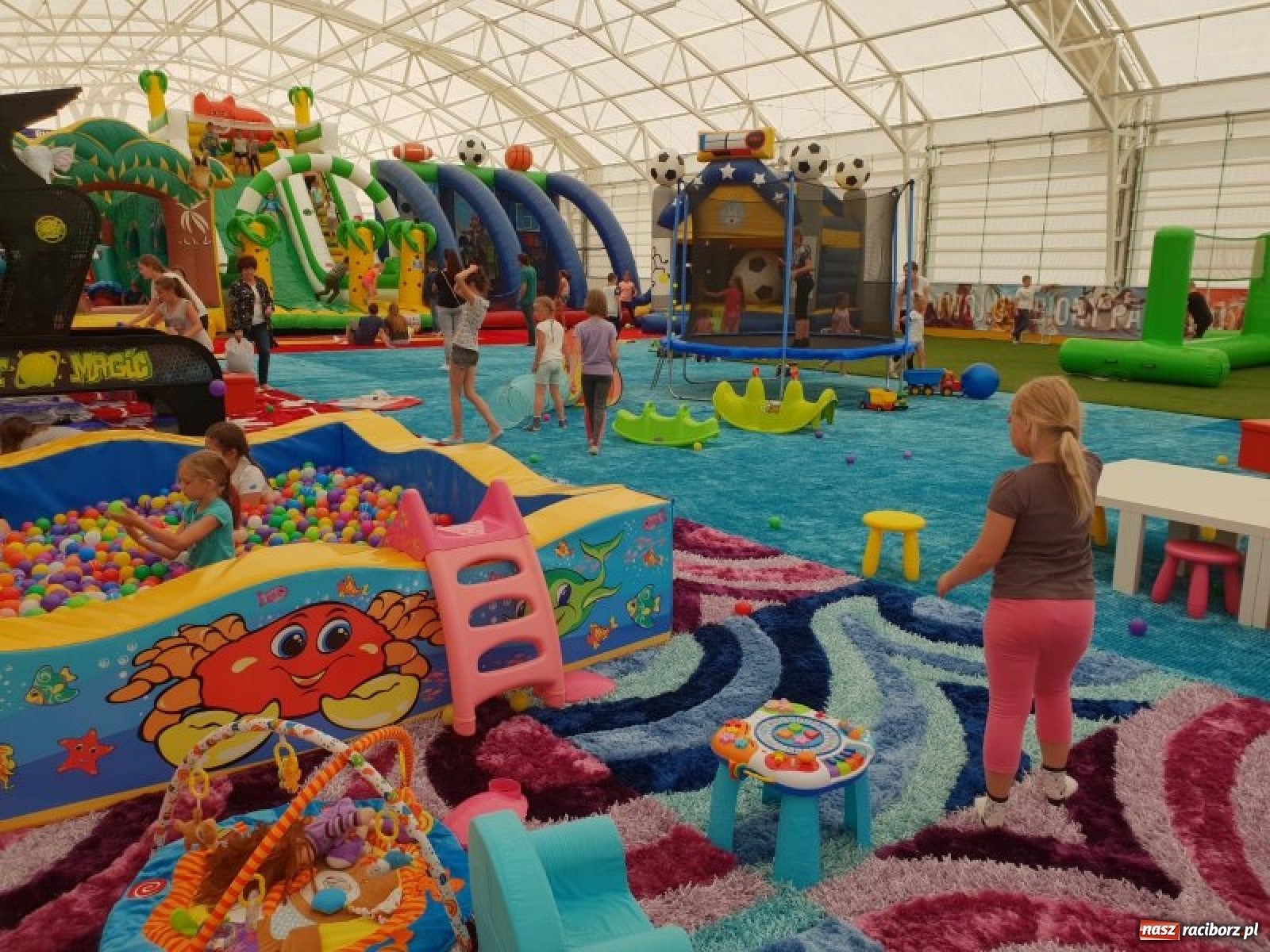 Zdjęcie w galerii na portalu naszraciborz.pl: Nowe lodowisko już od grudnia 2021 wiadomości z regionu