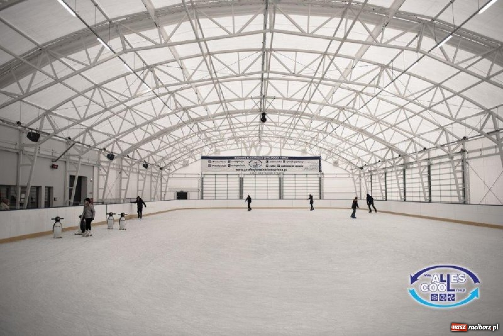 Zdjęcie w galerii na portalu naszraciborz.pl: Nowe lodowisko już od grudnia 2021 wiadomości z regionu
