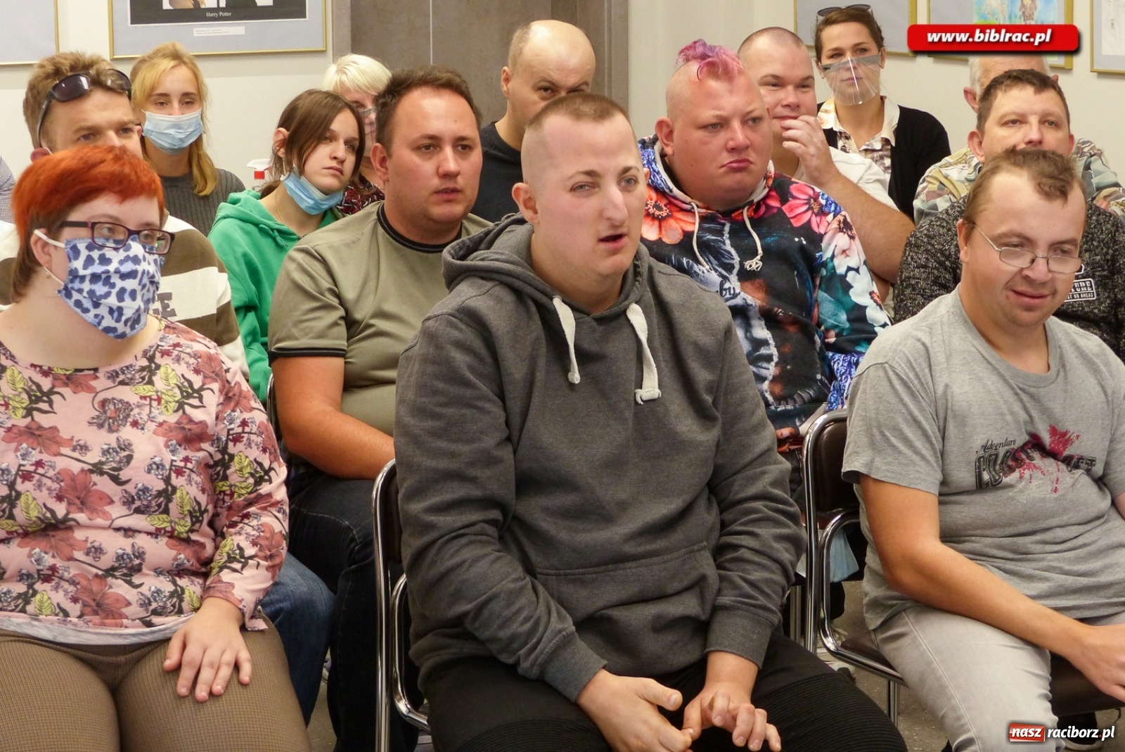 Zdjęcie w galerii na portalu naszraciborz.pl: Podopieczni Stowarzyszenia DOM z wizytą w raciborskiej bibliotece wiadomości z regionu