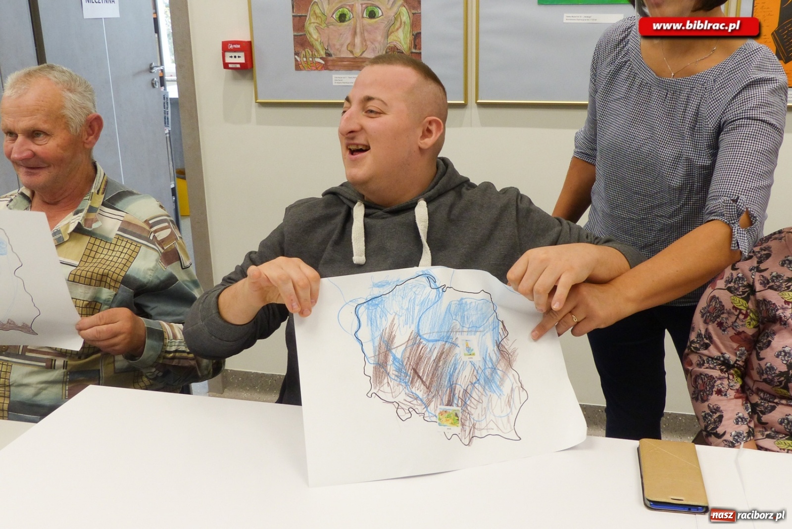 Zdjęcie w galerii na portalu naszraciborz.pl: Podopieczni Stowarzyszenia DOM z wizytą w raciborskiej bibliotece wiadomości z regionu