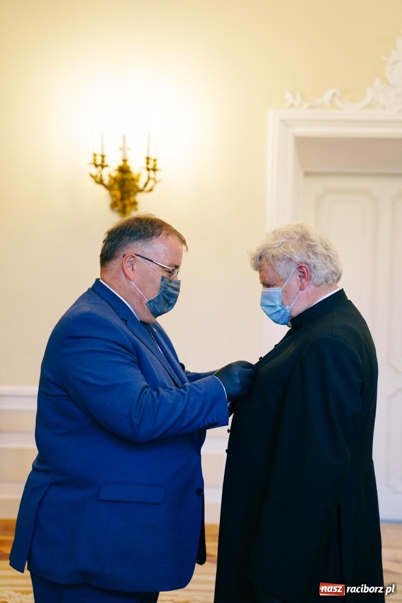 Zdjęcie w galerii na portalu naszraciborz.pl: Raciborzanie odznaczeni w Pałacu Prezydenckim wiadomości z regionu