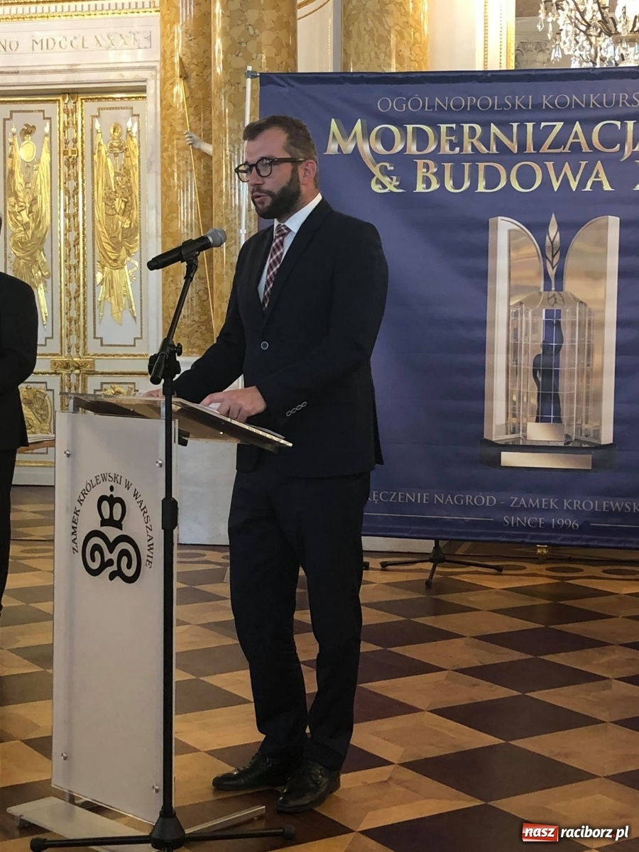 Zdjęcie w galerii na portalu naszraciborz.pl: Wójt Krzyżanowic odebrał wyróżnienie na Zamku Królewskim w Warszawie  wiadomości z regionu