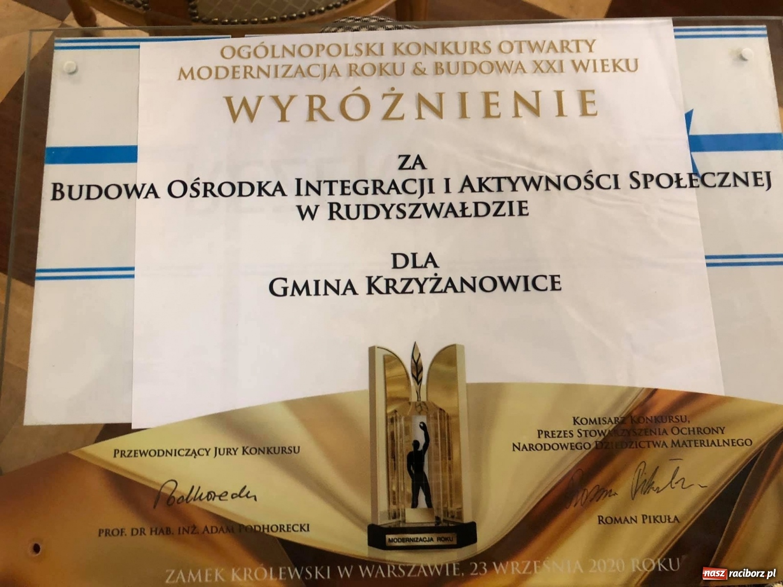 Zdjęcie w galerii na portalu naszraciborz.pl: Wójt Krzyżanowic odebrał wyróżnienie na Zamku Królewskim w Warszawie  wiadomości z regionu