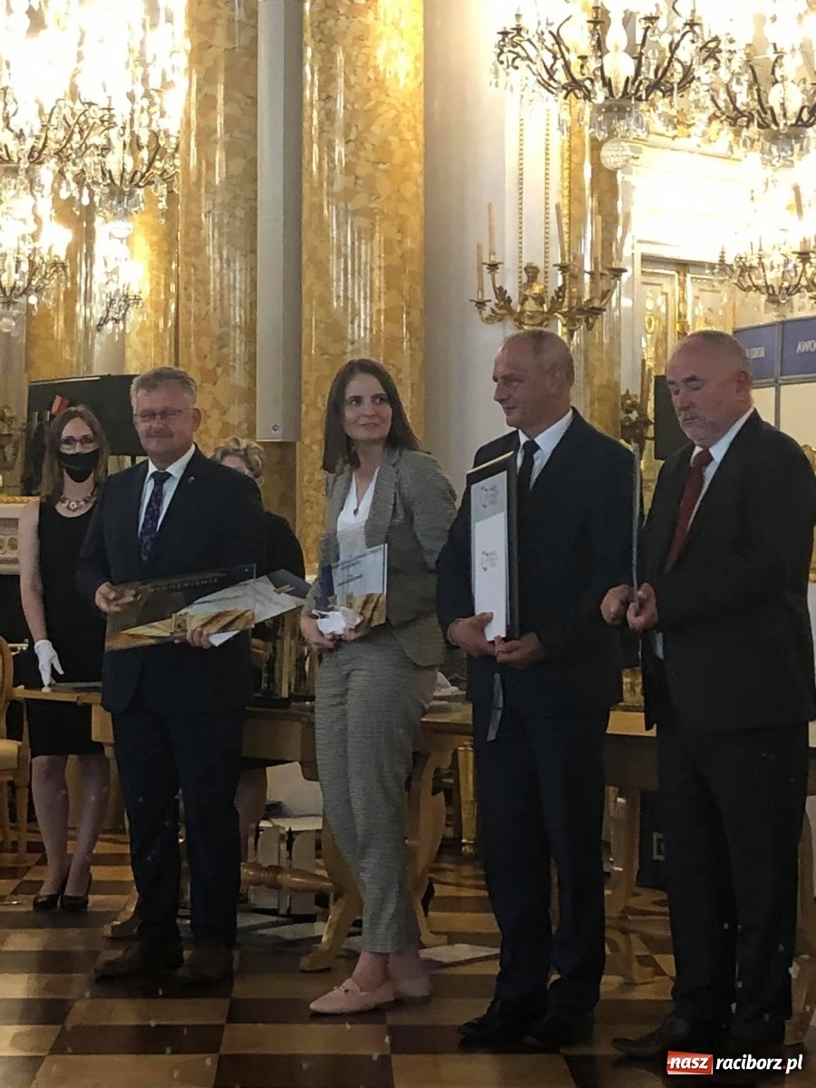 Zdjęcie w galerii na portalu naszraciborz.pl: Wójt Krzyżanowic odebrał wyróżnienie na Zamku Królewskim w Warszawie  wiadomości z regionu